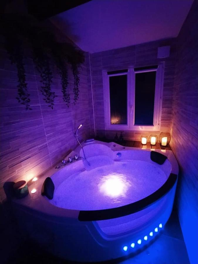 A l'Orée des pins - Gite indépendant avec baignoire balnéo et Home Cinéma en sup - Voir info de l'hôte Cuges-les-Pins Exterior foto