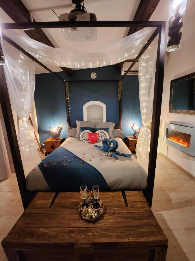 A l'Orée des pins - Gite indépendant avec baignoire balnéo et Home Cinéma en sup - Voir info de l'hôte Cuges-les-Pins Exterior foto