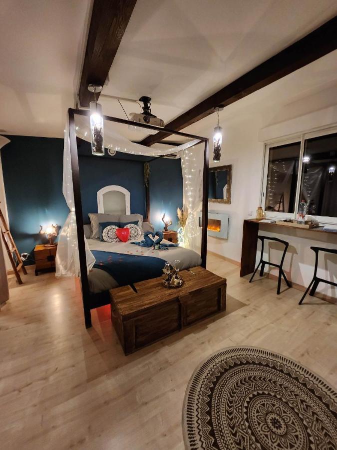 A l'Orée des pins - Gite indépendant avec baignoire balnéo et Home Cinéma en sup - Voir info de l'hôte Cuges-les-Pins Exterior foto