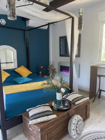A l'Orée des pins - Gite indépendant avec baignoire balnéo et Home Cinéma en sup - Voir info de l'hôte Cuges-les-Pins Exterior foto
